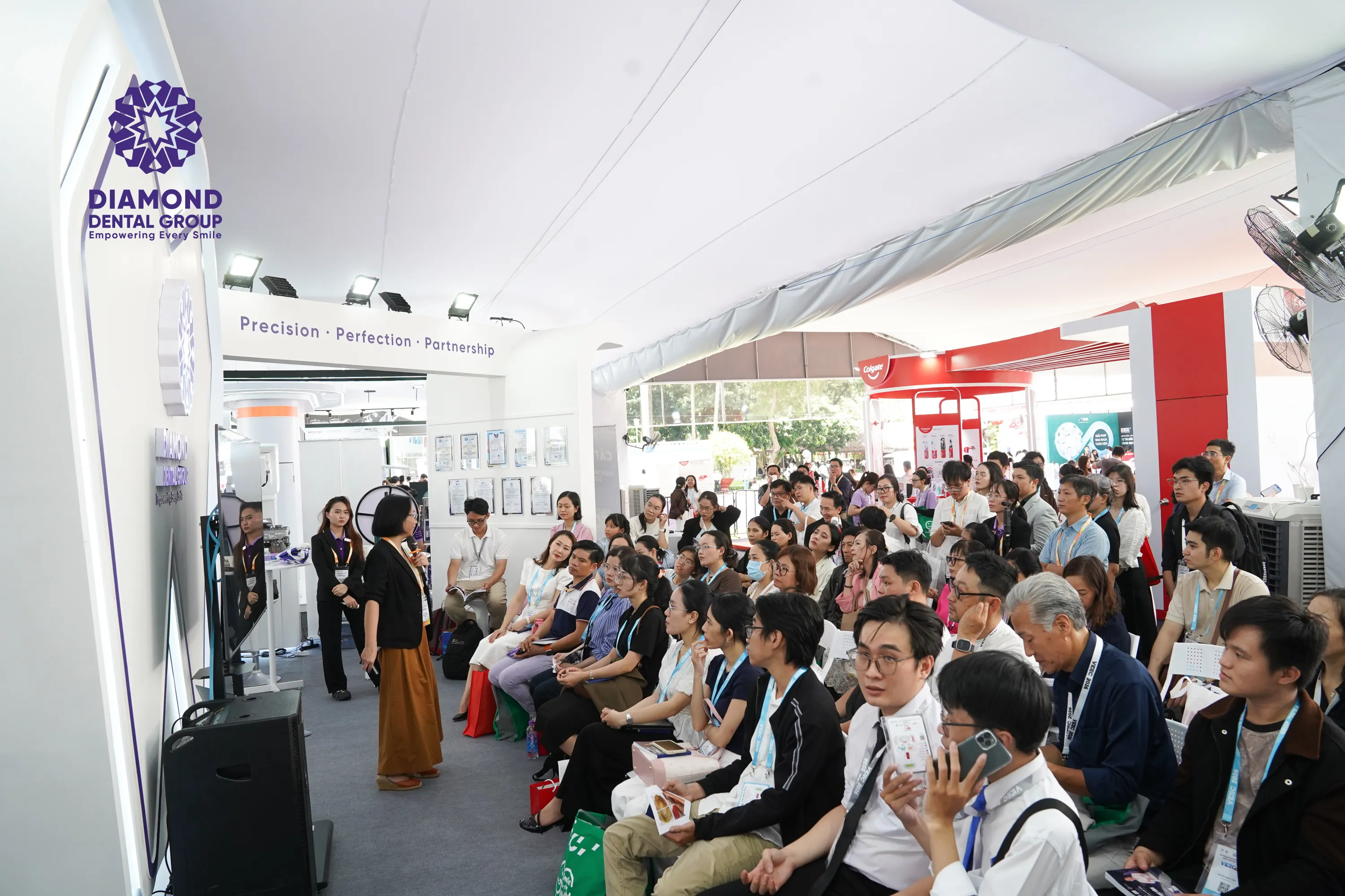 Diamond Dental Group tự hào là nhà tài trợ vàng cùng VIDEC 2026 với chủ đề “Nha khoa thông minh và bền vững”