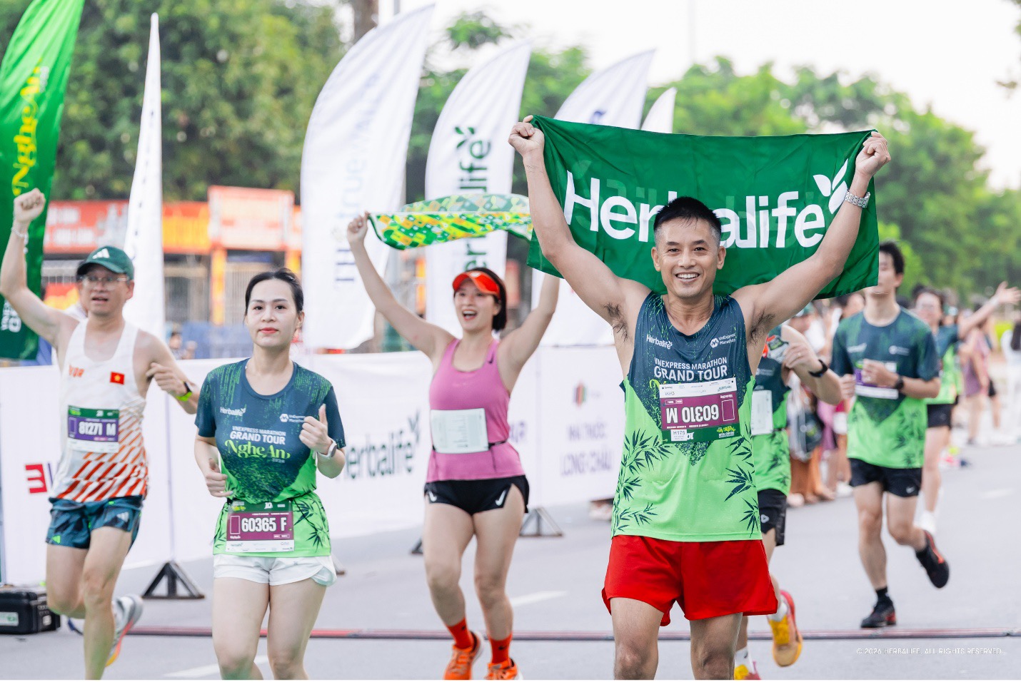Herbalife Việt Nam tiếp tục phối hợp với VnExpress để khuyến kh&iacute;ch lối sống l&agrave;nh mạnh với tư c&aacute;ch l&agrave; Nh&agrave; t&agrave;i trợ Kim cương cho giải VnExpress Marathon Grand Tour Nghệ An 2026