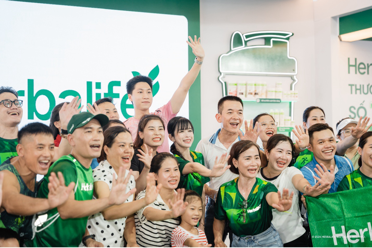Herbalife Việt Nam tiếp tục phối hợp với VnExpress để khuyến kh&iacute;ch lối sống l&agrave;nh mạnh với tư c&aacute;ch l&agrave; Nh&agrave; t&agrave;i trợ Kim cương cho giải VnExpress Marathon Grand Tour Nghệ An 2026