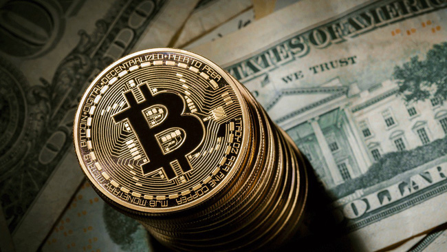 Tăng 700 USD chỉ trong vài giờ, bitcoin chạm đỉnh 9.700 USD cao nhất lịch sử