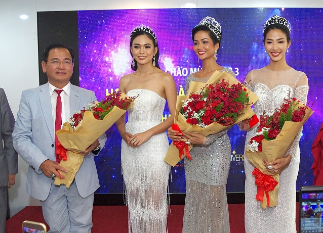 Top 3 Hoa hậu Hoàn vũ Việt Nam 2017 thăm và cám ơn nhà tài trợ Việt Úc