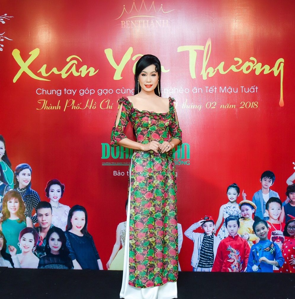Trịnh Kim Chi duyên dáng áo dài tham gia chương trình từ thiện Xuân Yêu Thương