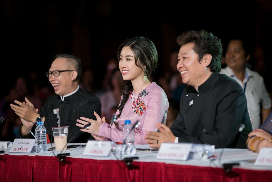 Hoa hậu Đỗ Mỹ Linh – Giám khảo trẻ tuổi nhất “Duyên dáng áo dài”