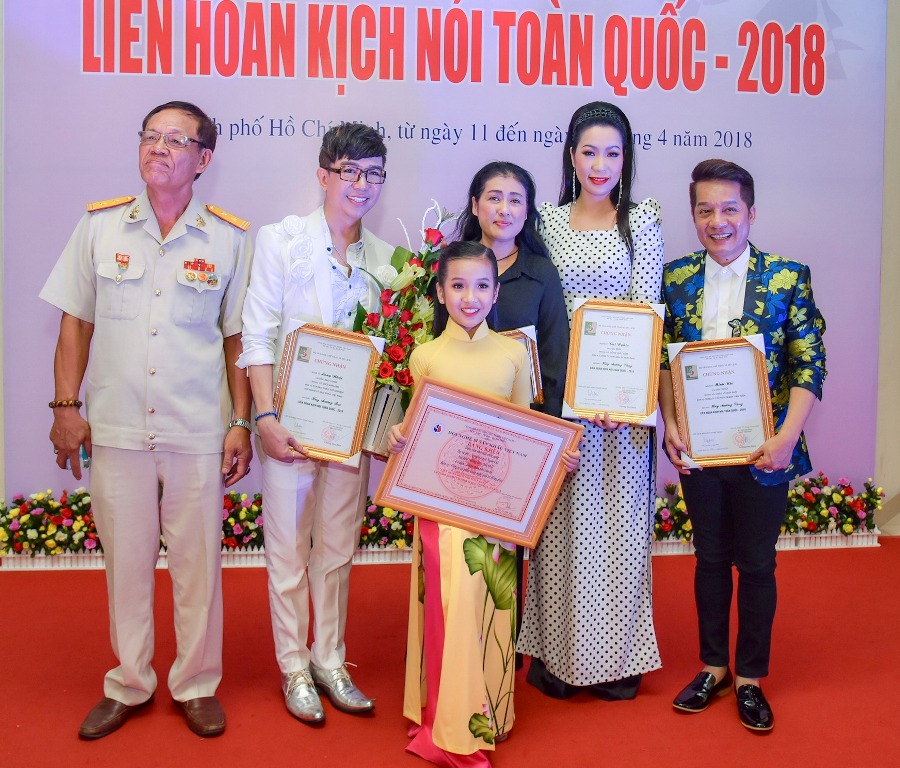Trịnh Kim Chi chia vui giải Vàng cùng nghệ sĩ