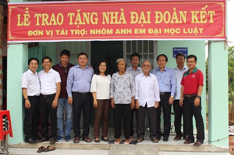 Phuc Khang Corp trao nhà “đại đoàn kết” và tặng quà cho hàng trăm gia đình khó khăn