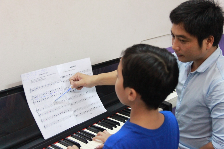 Dấu Chấm Đen Music School - Hành trình lập nghiệp của chàng trai phố núi