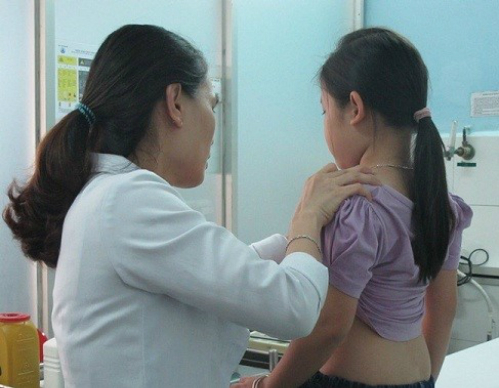 Dấu hiệu con dậy thì sớm cha mẹ cần lưu ý