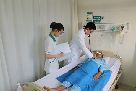 Đừng đùa với mệt, khó thở khi đi bộ hoặc leo cầu thang