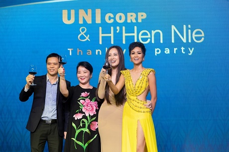 H’Hen Niê bồi hồi kể lại hành trình tỏa sáng tại Miss Universe 2018