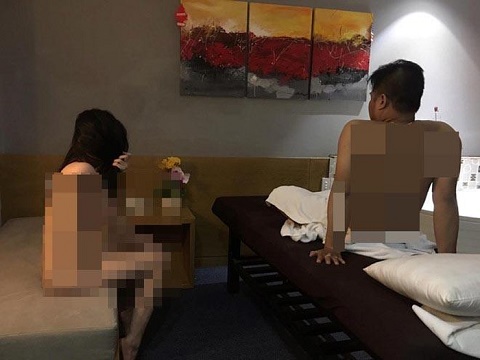 Đột kích khách sạn, phát hiện nữ nhân viên massage khỏa thân