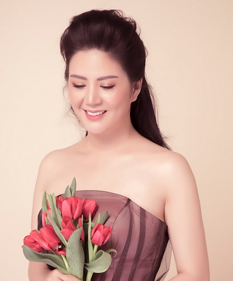 Ca sĩ Đinh Hiền Anh chuẩn bị đến Đêm Hội Chân Dài