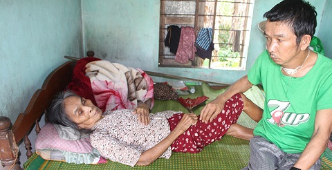 Mẹ già bại liệt, con trai ung thư ở Triệu Phong - Quảng Trị cần sự giúp đỡ