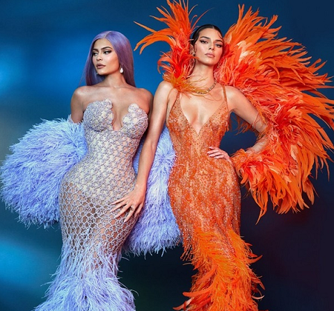 Dàn sao gây sốt Met gala 2019 với loạt váy áo của Versace