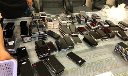 Hải quan Tân Sơn Nhất bắt giữ hơn 400 điện thoại nhập lậu
