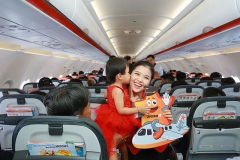 Hãng hàng không đầu tiên ở Việt Nam nhảy “trình diễn” an toàn bay trên không