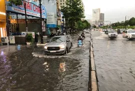 TP HCM: Đường lại thành sông sau trận mưa lớn
