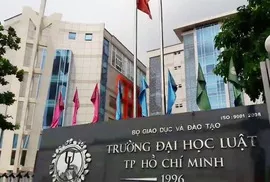 Trường ĐH Luật TP HCM: Vì sao 2 phó giáo sư từ chức?