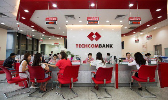 Techcombank báo lãi kỷ lục 5.700 tỉ đồng trong nửa đầu năm
