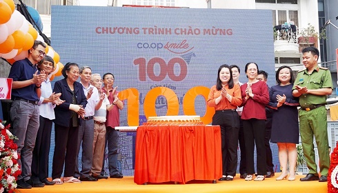 TPHCM: Chào đón cửa hàng bách hóa hiện đại thuần Việt Co.op Smile thứ 100