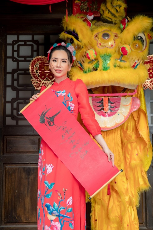 Hoa hậu Châu Ngọc Bích gợi ý 4 mẫu áo dài sắc xuân dành cho ngày đầu năm 2020