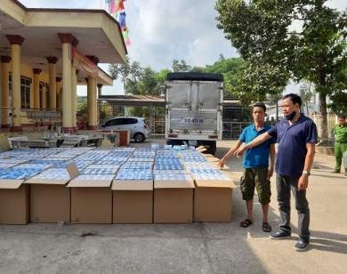 Bắt giữ 2 xe ô tô chở gần 300.000 chiếc khẩu trang xuất lậu sang Campuchia