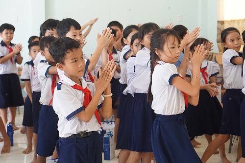 CapitaLand trao tặng bộ chăm sóc sức khỏe phòng chống COVID-19 cho hơn 1,400 em học sinh thuộc 4 trường CapitaLand Hope tại Việt Nam