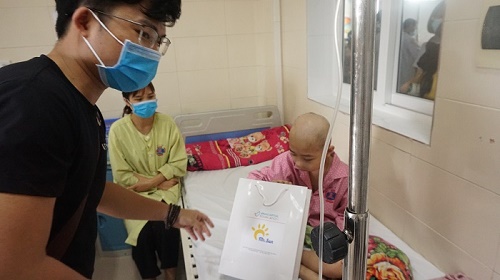 VinaCapital Foundation công bố chương trình Ông Mặt Trời: Hỗ trợ chi phí điều trị cho trẻ em mắc ung thư tại Việt Nam