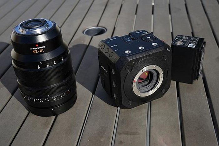 Panasonic giới thiệu máy quay phim 4K BGH1 với kiểu dáng hình khối