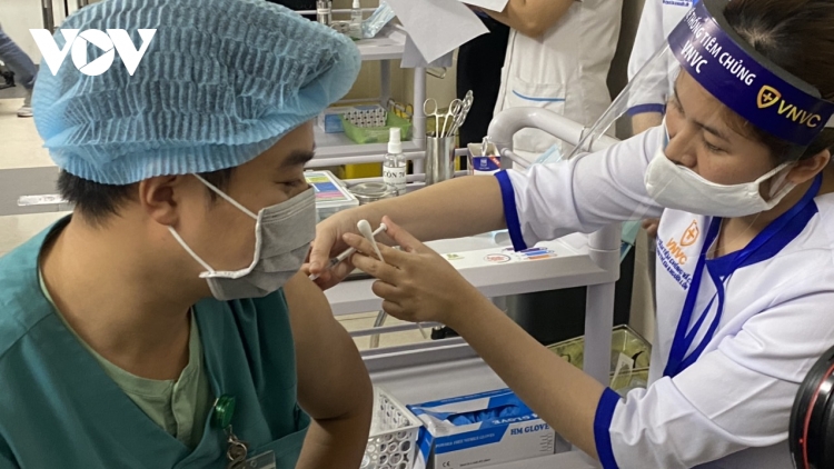 Hơn 24.000 người Việt Nam đã được tiêm vaccine COVID-19