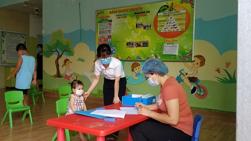 Khẩn trương truy vết, mở rộng lấy mẫu xét nghiệm COVID-19 ở trường mầm non và chung cư