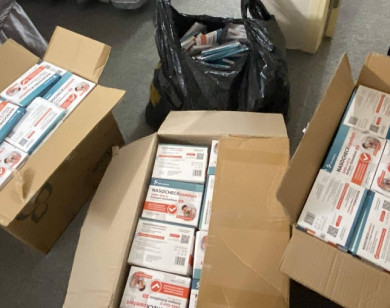 Hà Nội: Thu giữ hơn 3.000 que test nhanh Covid-19 trôi nổi