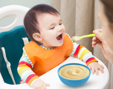 Nêm muối vào đồ ăn cho trẻ thế nào cho hợp lý?