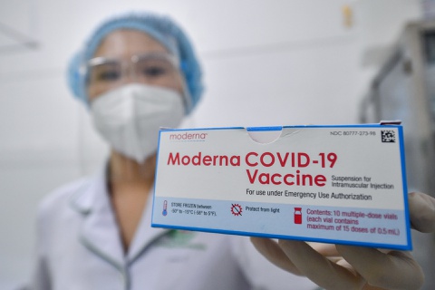 TP.HCM phải tiêm toàn bộ vaccine Pfizer và Moderna trước 8/8