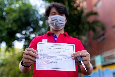 Tài xế ShopeeFood phấn khởi khi được tiêm vắc xin phòng COVID-19: “Nhận đơn giao hàng cũng yên tâm hơn hẳn”