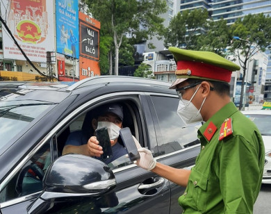 TP Hồ Chí Minh: Quét mã QR phát hiện 63 F0 lưu thông ngoài đường