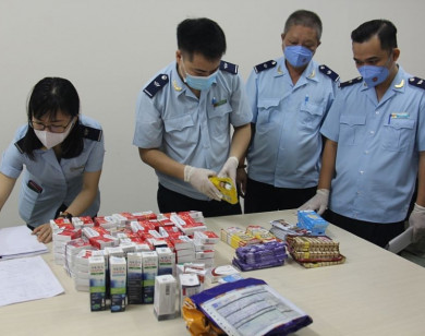 TP Hồ Chí Minh: Phát hiện hơn 3.000 viên thuốc hỗ trợ điều trị Covid-19 nhập lậu