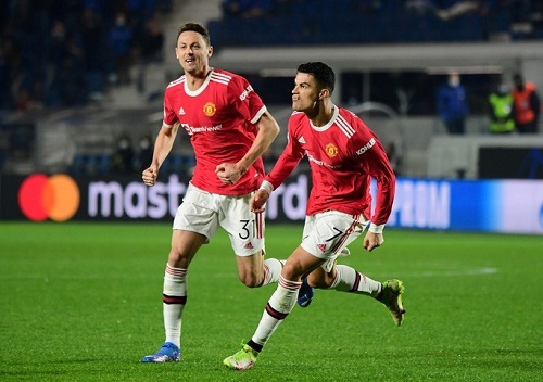 Ronaldo bùng nổ, Man United thoát hiểm trên đất Ý