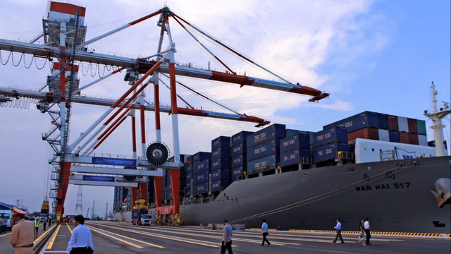 Xuất nhập khẩu hàng hóa đạt gần 30 tỷ USD trong nửa đầu tháng 11