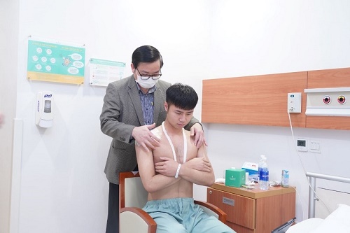 Văn Toản bắt đầu liệu trình phục hồi, chạy đua với thời gian quay lại đội tuyển cho SEA Games 31