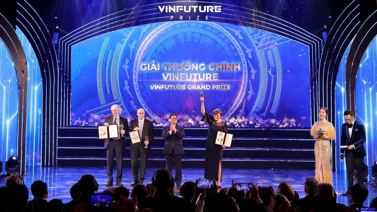 3 nhà khoa học với Công nghệ vaccine mRNA giành 3 triệu đô giải thưởng VinFuture lần thứ I