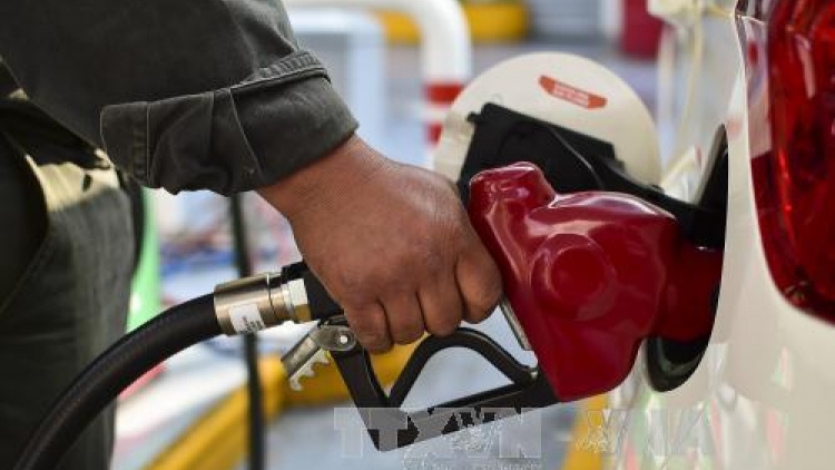Nhật Bản lần đầu tiên thực hiện chương trình trợ giá xăng dầu