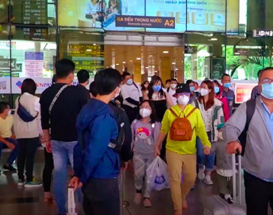 Taxi đua nhau “chặt chém” khách ở sân bay Tân Sơn Nhất