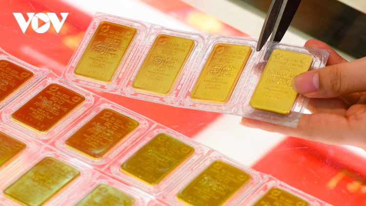 Giá vàng trong nước giảm nhẹ, chênh với vàng thế giới gần 17 triệu/lượng