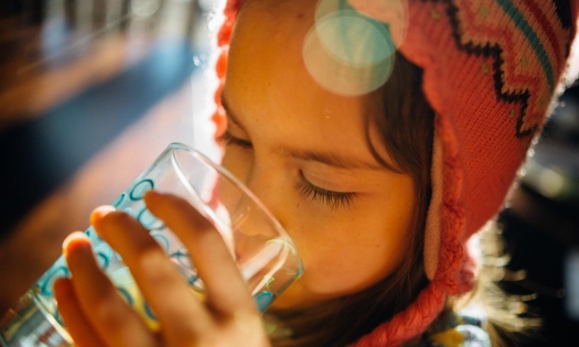 Uống 2 lít nước mỗi ngày có thật sự tốt như bạn nghĩ?