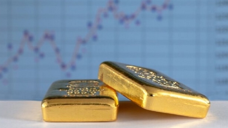 Giá vàng trong nước sụt giảm cùng giá thế giới