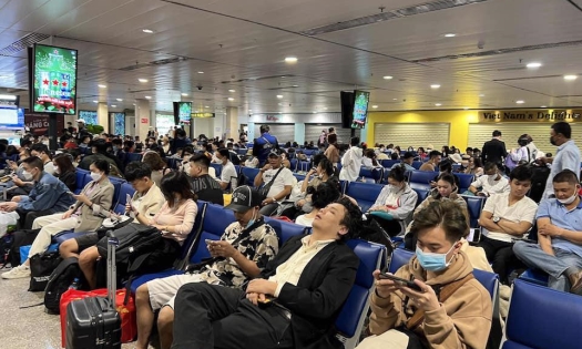 Mùng 2 Tết, sân bay Tân Sơn Nhất đón lượng khách cao kỷ lục 3 năm qua