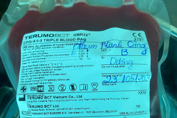 Giám đốc bệnh viện hiến máu lúc nửa đêm cứu sản phụ sinh con lần 5