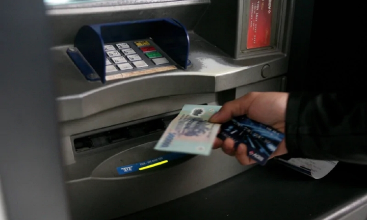 Thẻ ATM rút được bao nhiêu tiền một ngày?