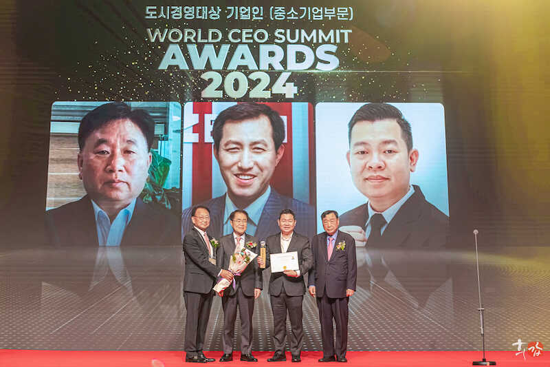 Phó Chủ Tịch phụ trách Công nghệ và phát triển bền vững VIREA - Trương Gia Bảo nhận giải thưởng quản lý thành phố tại chương trình CICON SEOUL 2024