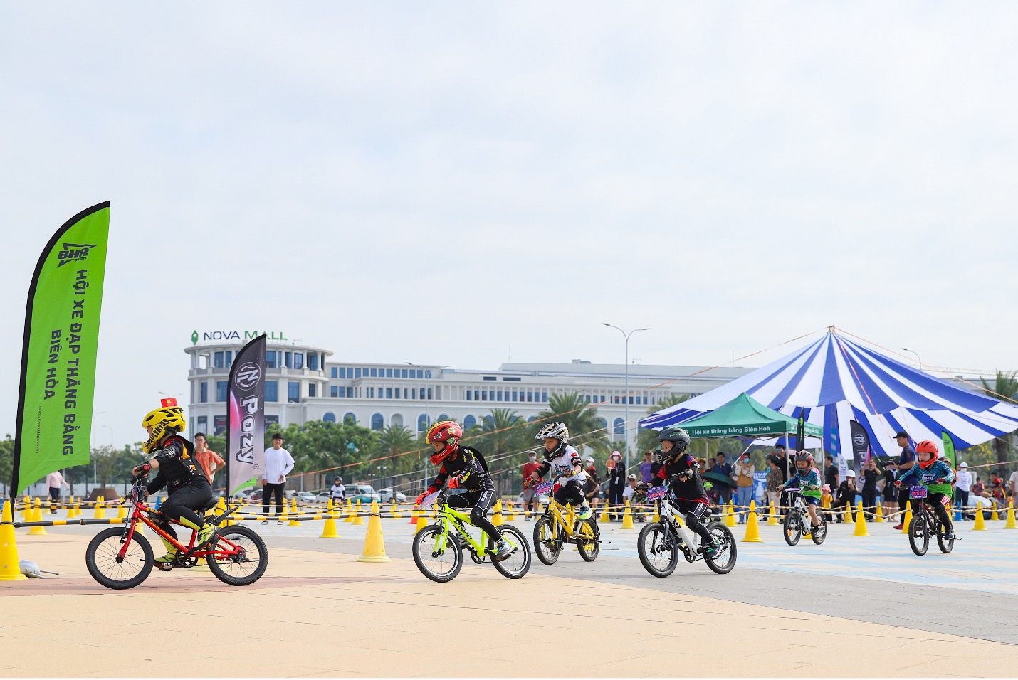 Aqua City bùng nổ không khí lễ hội với giải đua xe thăng bằng hấp dẫn